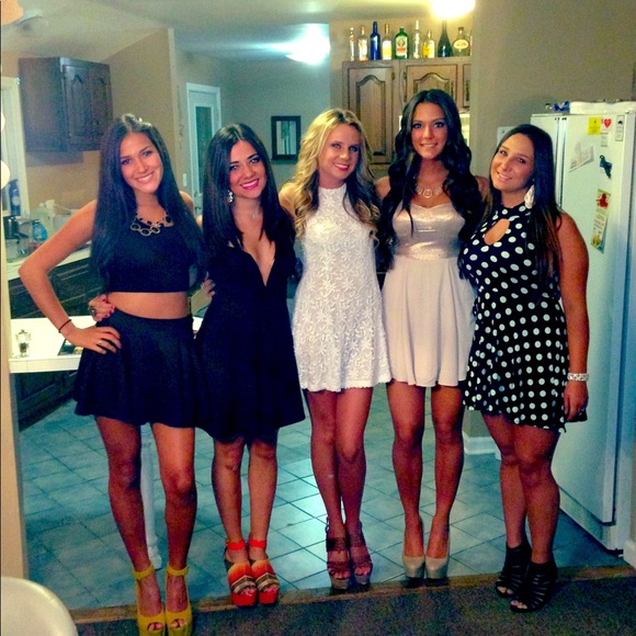 White embroidered floral dress from LF - Picture 3 of 7